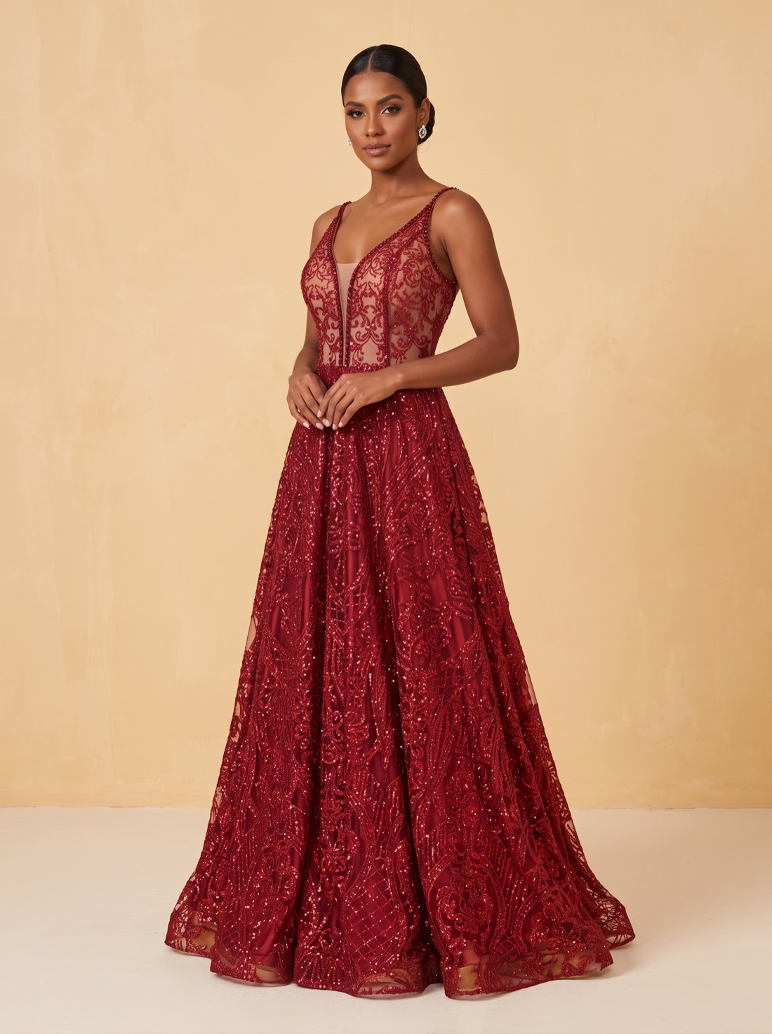 Vestido longo vinho de renda com brilho e decote em V