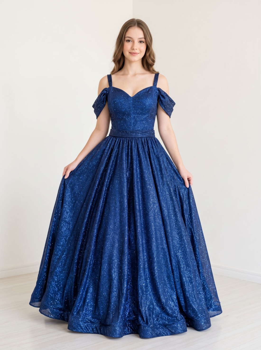 Debutante com vestido princesa azul-marinho com brilho